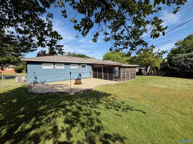 1518 15th Avenue SW, Decatur, AL 35601