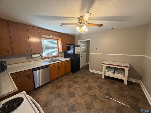 1518 15th Avenue SW, Decatur, AL 35601