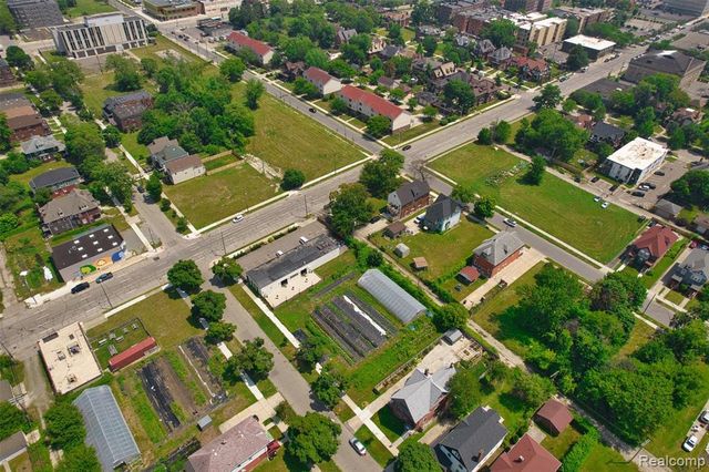 611 W Philadelphia Street, Detroit, MI 48202