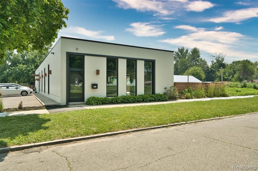 611 W Philadelphia Street, Detroit, MI 48202