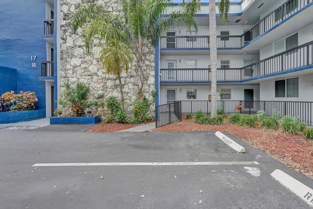 3060 HOLIDAY SPRINGS Boulevard 106, Margate, FL 33063