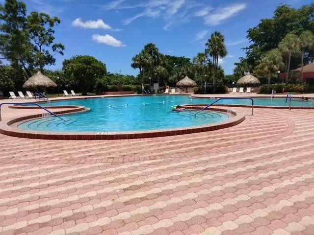 3060 HOLIDAY SPRINGS Boulevard 106, Margate, FL 33063