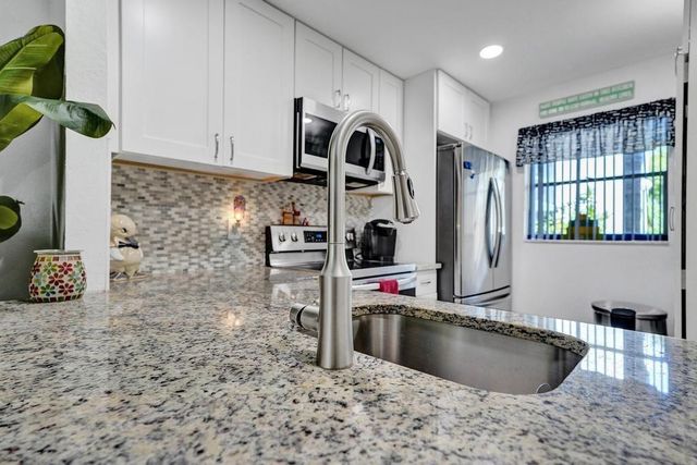 3060 HOLIDAY SPRINGS Boulevard 106, Margate, FL 33063