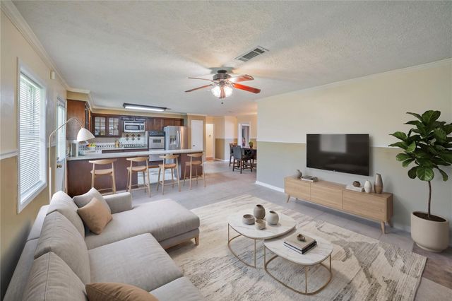 726 Skylark Road, Pasadena, TX 77502