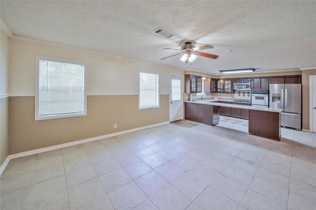 726 Skylark Road, Pasadena, TX 77502