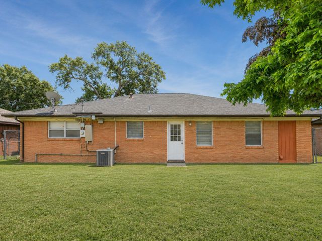 726 Skylark Road, Pasadena, TX 77502