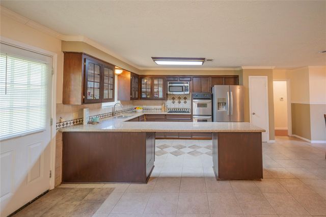 726 Skylark Road, Pasadena, TX 77502