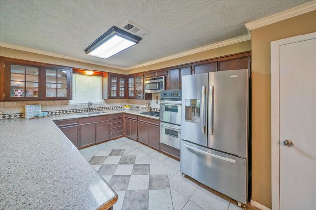 726 Skylark Road, Pasadena, TX 77502