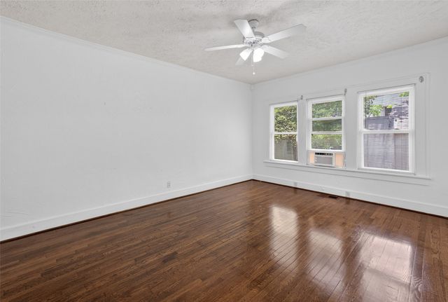2601 S University Drive, Fort Worth, TX 76109