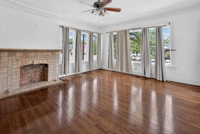 2601 S University Drive, Fort Worth, TX 76109