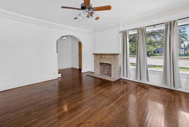 2601 S University Drive, Fort Worth, TX 76109