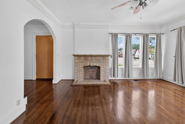 2601 S University Drive, Fort Worth, TX 76109