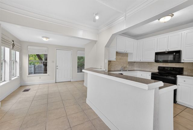 2601 S University Drive, Fort Worth, TX 76109