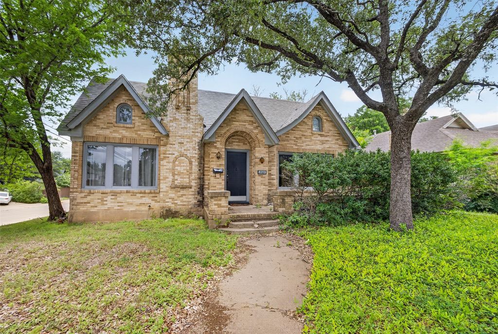 2601 S University Drive, Fort Worth, TX 76109