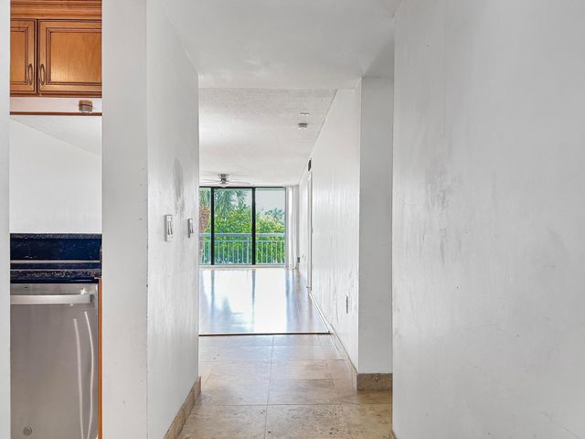 2761 Village Boulevard 306, West Palm Beach, FL 33409