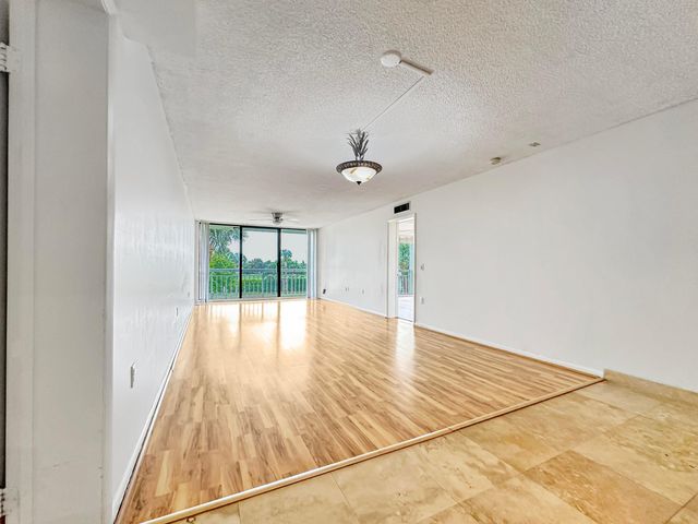2761 Village Boulevard 306, West Palm Beach, FL 33409