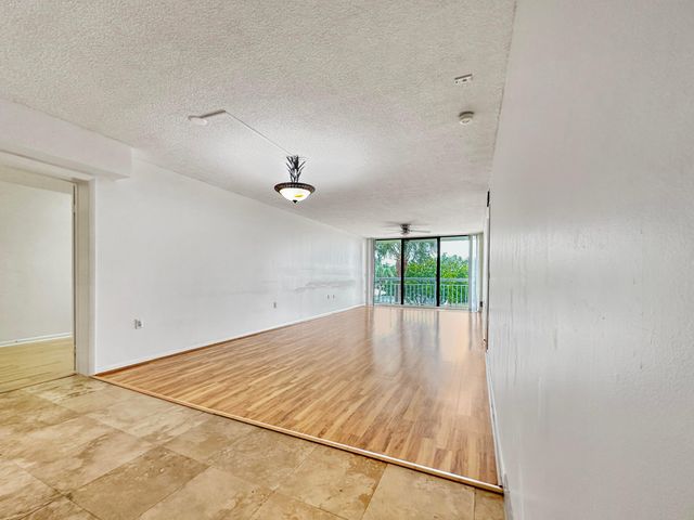2761 Village Boulevard 306, West Palm Beach, FL 33409