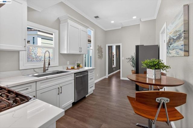 1813 Minturn St, Alameda, CA 94501