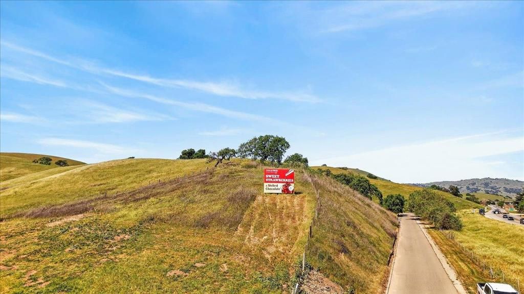 Image 18 of property listing at Pacheco Pass Hwy, Hollister, CA 95023