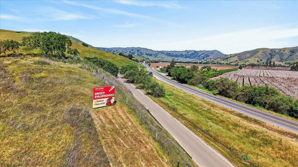 Image 19 of property listing at Pacheco Pass Hwy, Hollister, CA 95023