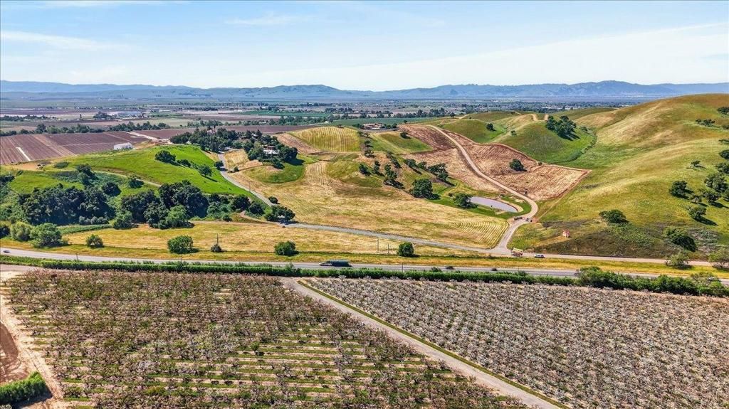 Image 20 of property listing at Pacheco Pass Hwy, Hollister, CA 95023