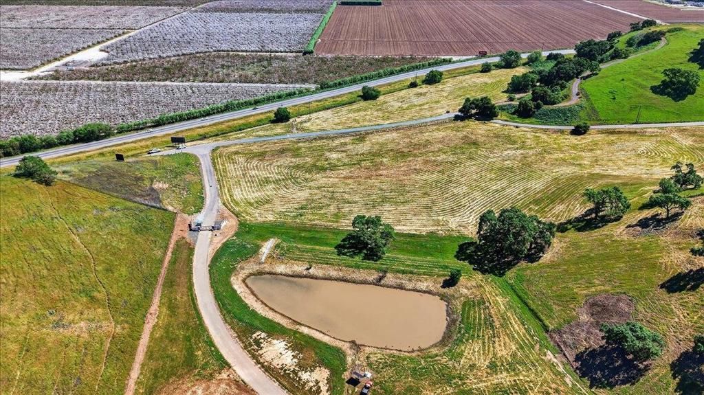 Image 7 of property listing at Pacheco Pass Hwy, Hollister, CA 95023