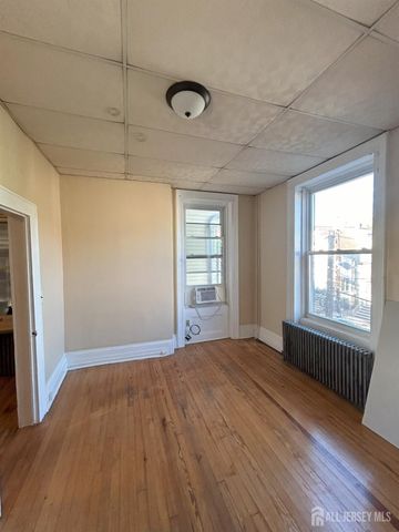 88 Harvey Street 4, New Brunswick, NJ 08901