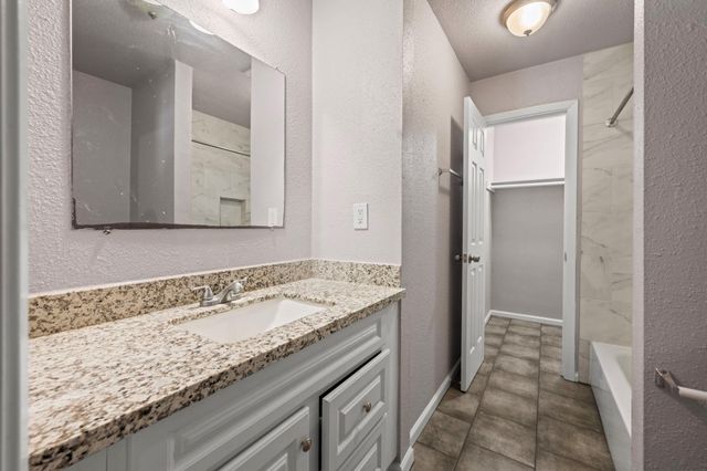 6138 Kenilwood Drive, Houston, TX 77033