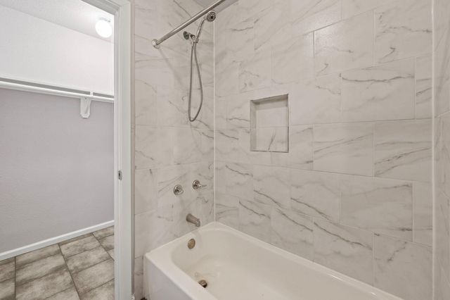 6138 Kenilwood Drive, Houston, TX 77033