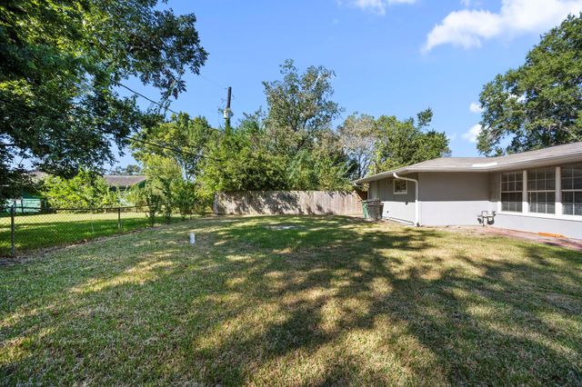 6138 Kenilwood Drive, Houston, TX 77033