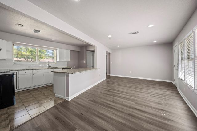 6138 Kenilwood Drive, Houston, TX 77033