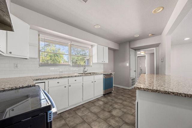 6138 Kenilwood Drive, Houston, TX 77033