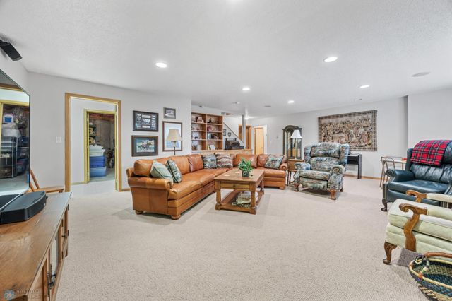 4902 Rose Creek Parkway S, Fargo, ND 58104