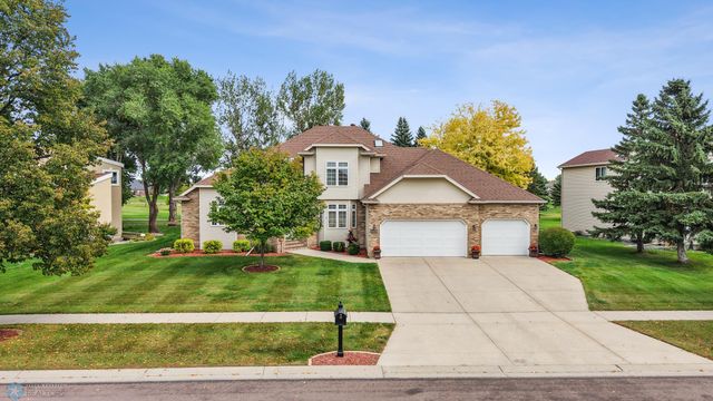 4902 Rose Creek Parkway S, Fargo, ND 58104