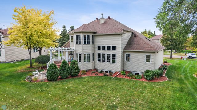 4902 Rose Creek Parkway S, Fargo, ND 58104