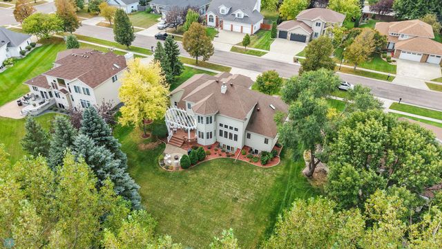 4902 Rose Creek Parkway S, Fargo, ND 58104
