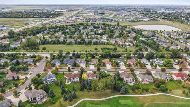 4902 Rose Creek Parkway S, Fargo, ND 58104