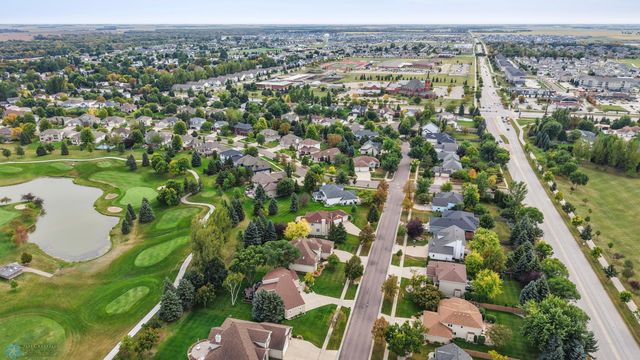4902 Rose Creek Parkway S, Fargo, ND 58104