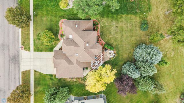 4902 Rose Creek Parkway S, Fargo, ND 58104