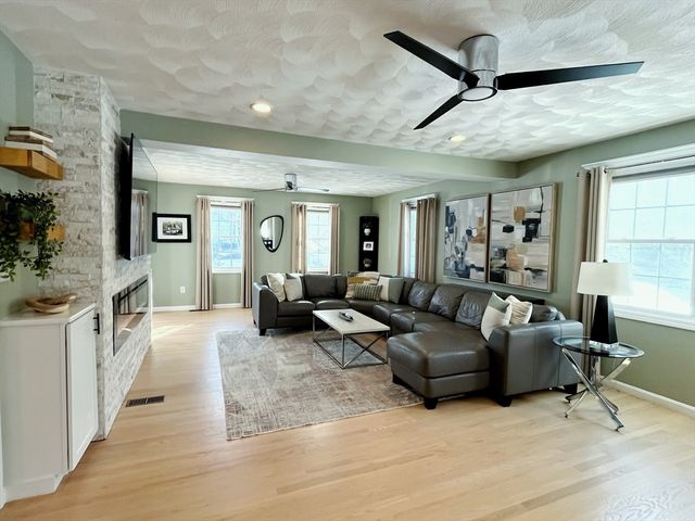 16 Ferris Rd, Lynn, MA 01904