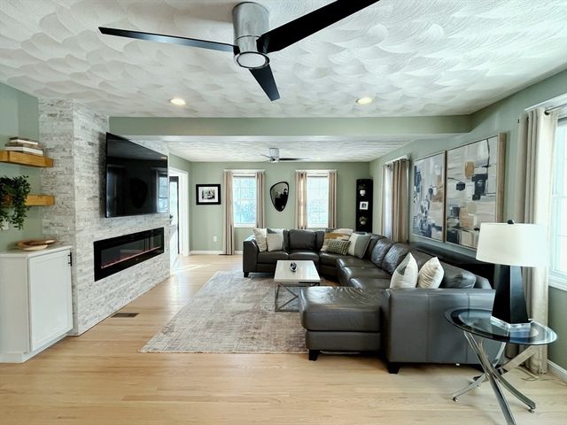 16 Ferris Rd, Lynn, MA 01904