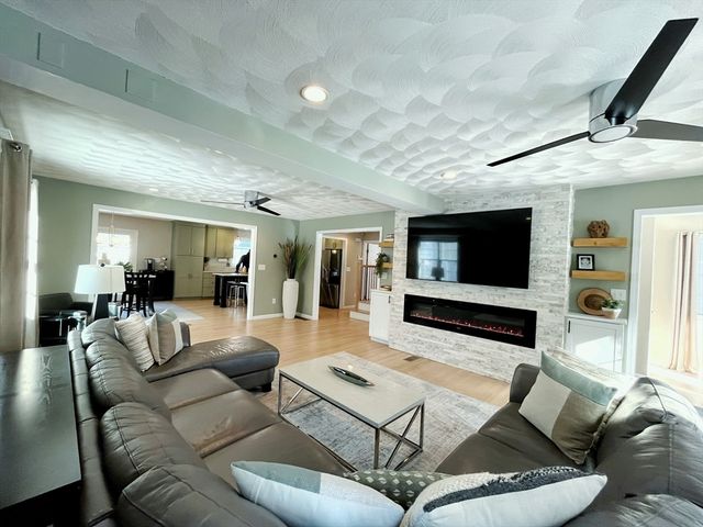 16 Ferris Rd, Lynn, MA 01904