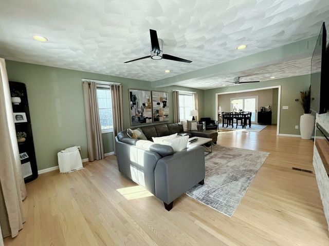 16 Ferris Rd, Lynn, MA 01904