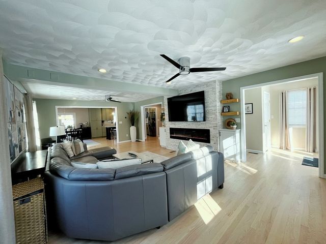 16 Ferris Rd, Lynn, MA 01904