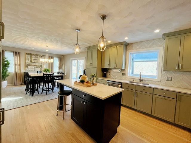 16 Ferris Rd, Lynn, MA 01904