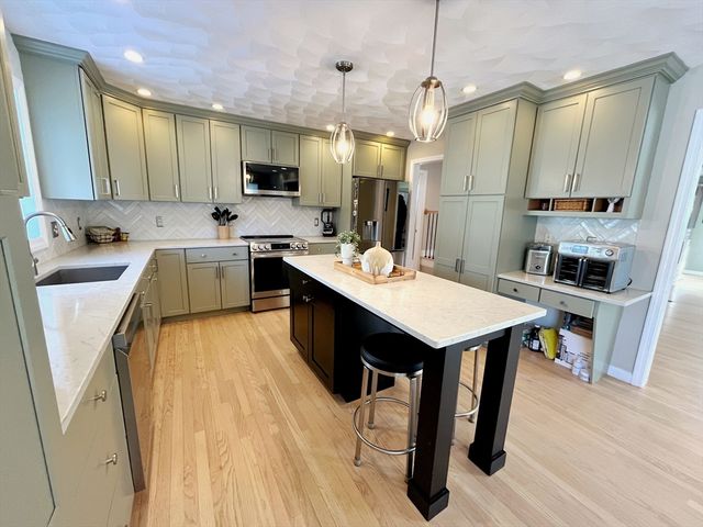 16 Ferris Rd, Lynn, MA 01904