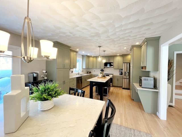 16 Ferris Rd, Lynn, MA 01904