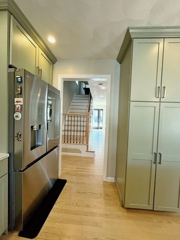 16 Ferris Rd, Lynn, MA 01904