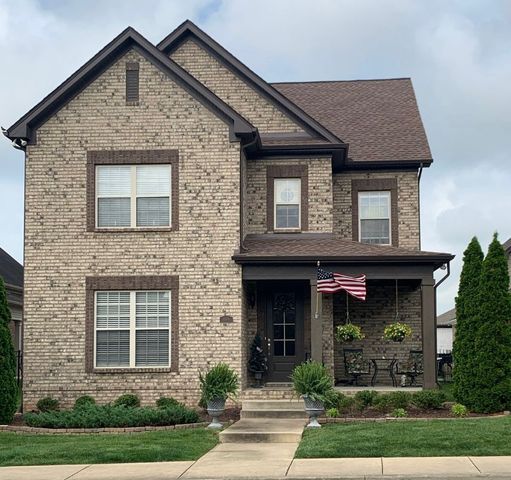 1084 N McMahan Dr, Gallatin, TN 37066