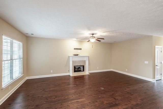 1084 N McMahan Dr, Gallatin, TN 37066